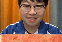 父母沉浸吃瓜,揭秘家庭“瓜田”背后的欢乐与烦恼