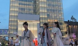 汉服小姐姐吃瓜视频,古风美食新风尚