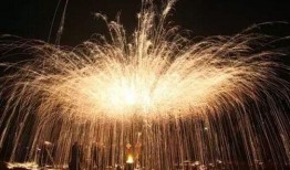 吃瓜看打铁花,打铁花表演魅力无限