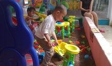 玩具拿钱吃瓜,吃瓜群众乐翻天