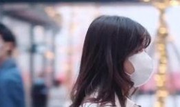 抖音美女吃瓜背影,抖音美女背影下的美食诱惑