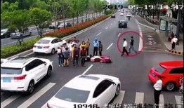 围观吃瓜车祸,一场意外的悲剧