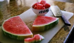 外国吃瓜全英文,Global Gossip: A Comprehensive Overview of International Celebrity Scandals and Buzz