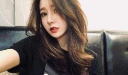 抖音美女吃瓜背影,抖音美女背影下的美食诱惑