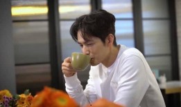 戚薇钟汉良吃瓜,吃瓜群众热议明星幕后故事