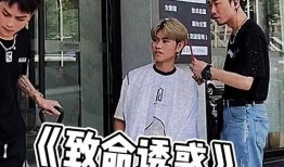 吃瓜搞笑大叔视频,笑料横生！吃瓜搞笑大叔带你领略欢乐时光