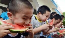 宝宝吃瓜大赛,宝宝吃瓜大赛欢乐上演