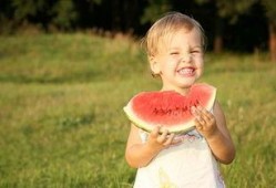 梦见带着孩子去瓜地吃瓜,带着孩子瓜地寻味之旅