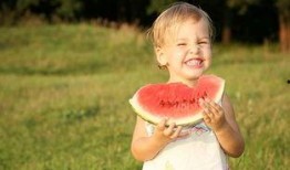 梦见带着孩子去瓜地吃瓜,带着孩子瓜地寻味之旅