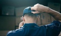 美国男明星吃瓜图片,这瓜太新鲜了！