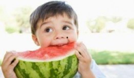 莱州沙河幼师喷水吃瓜,一场校园清凉趣事的背后