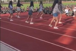 小姐姐校园跳舞吃瓜,小姐姐们的青春活力秀