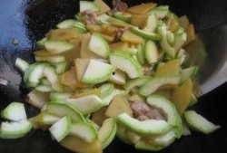 吃角瓜会腹泻,营养美味背后的健康隐患