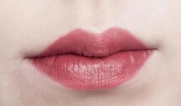 吃瓜贴膜唇,揭秘网红美妆新潮流