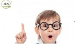 眼镜女生宿舍吃瓜