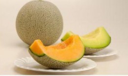 吃了虾可以再吃哈密瓜吗,同食相宜的美食搭配指南