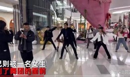 女子吃瓜路边求婚,女子吃瓜路边惊喜求婚，浪漫场面引围观