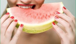 月子可以吃甜蜜瓜吗,月子期间甜蜜瓜的适宜食用指南